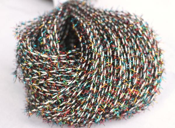 Finnish Papieryarn 0,8 fluffy glitter autumntter licoriceer cranberry